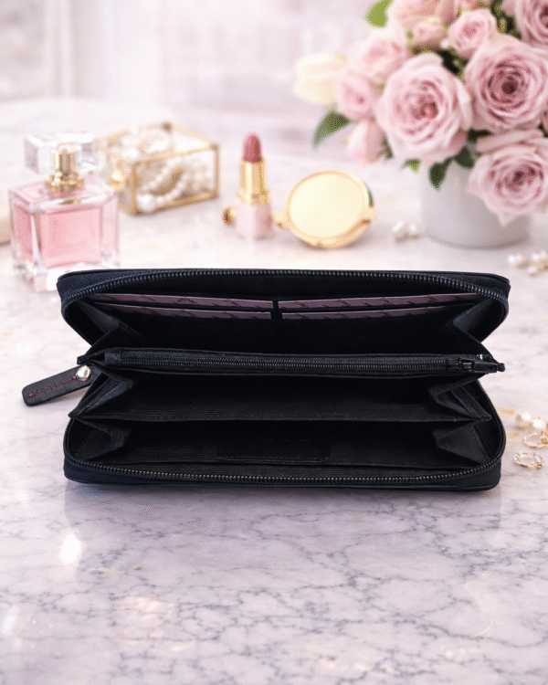 BOURATI women’s wallet in black Italian leather with multiple slots.