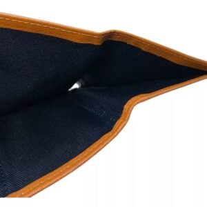 Tommy Hilfiger Trifold Wallet – valet passcase detail